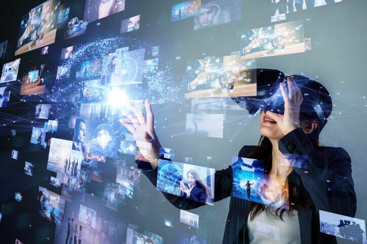 Beyond the Screen: Immersive Streaming (AR, VR, and Digital Twins)