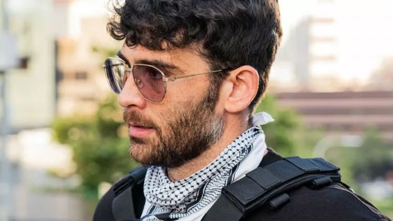 HasanAbi: The Voice of Digital Politics and the King of "Just Chatting"