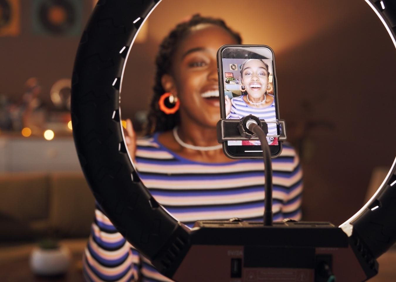 What Makes a Livestream Go Viral?
